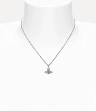 Collar con colgante Crispin