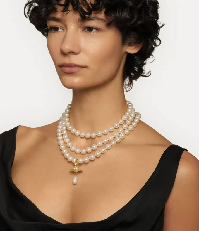 Gargantilla de tres filas con perlas en forma de gota Gargantilla de tres filas con perlas en forma de gota